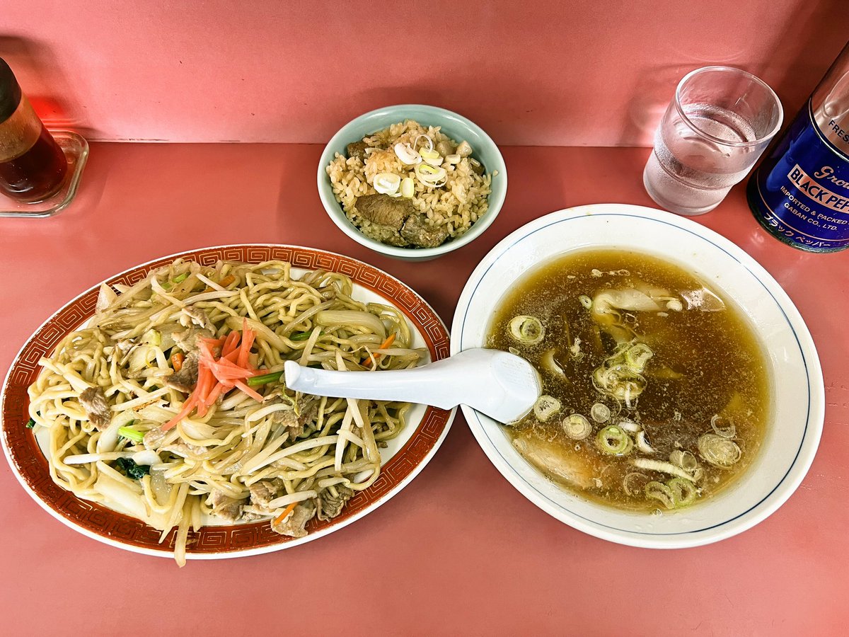 echidonchirimen's tweet photo. ニューハルピンにて
しょうゆ焼きそばとぶためし
今日も美味しくいただきました😊
#ニューハルピン
#HALPINIST
#カサハラモータース
#NAOETSU_CITY_PUNKS
#60laps https://t.co/OrwgO74Zd5