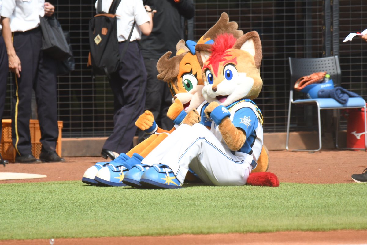 SUMINAFHERO61's tweet photo. #2023年09月10日
#loveFighters
#フレップ
#ポリー
#sec117
#1列目
陸上自衛隊音楽隊を楽しそうに聴くふたり https://t.co/AuyeaGouVY