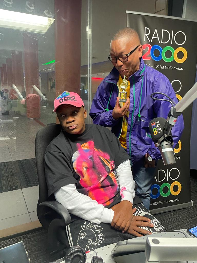 Radio 2000 tweet media