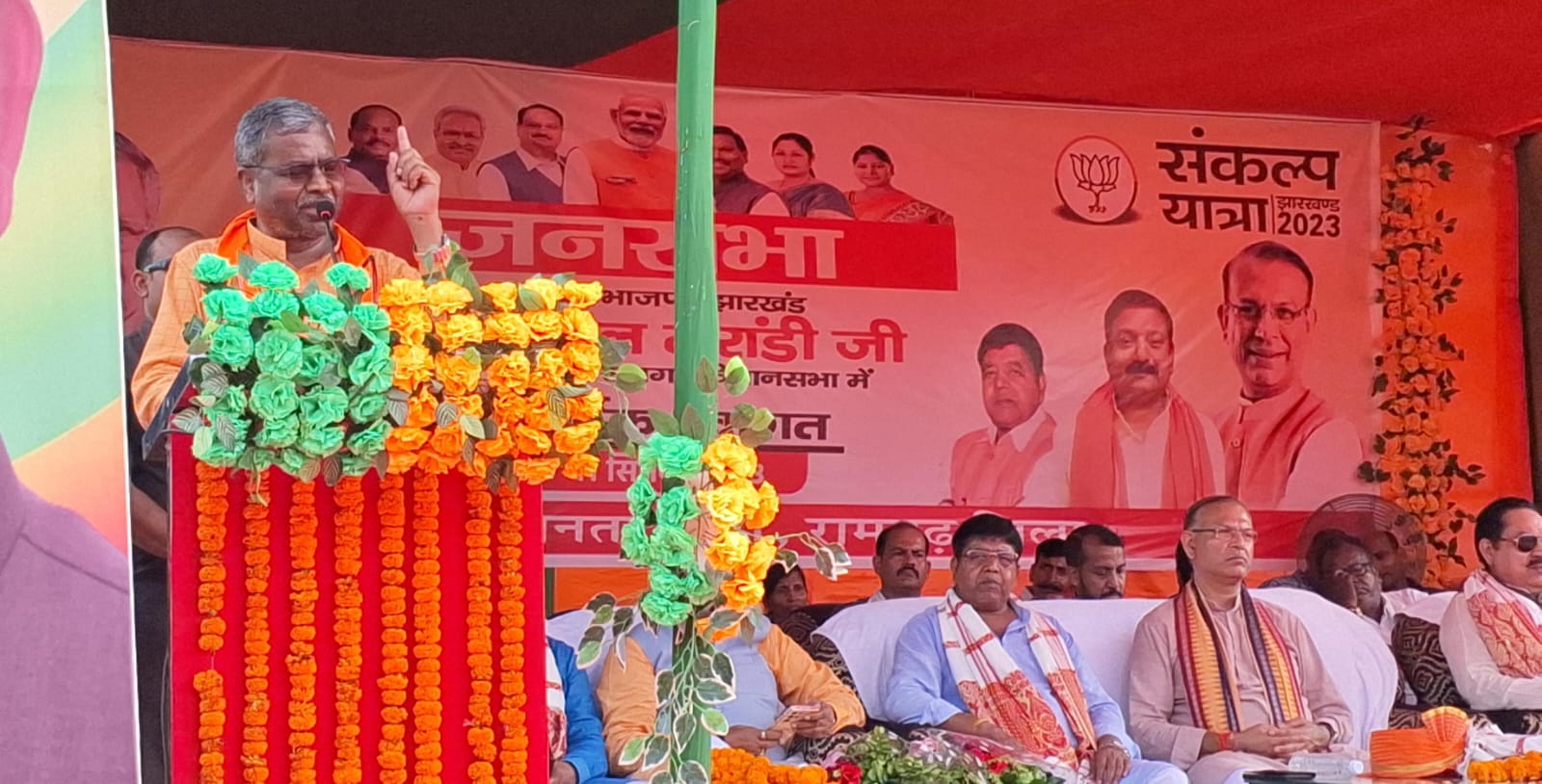 रामगढ़ पहुंची बाबूलाल की संकल्प यात्रा, वसूली पार्टियों को उखाड़ फेंकने का आह्वान-Babulal's Sankalp Yatra reaches Ramgarh, calls for uprooting extortion parties