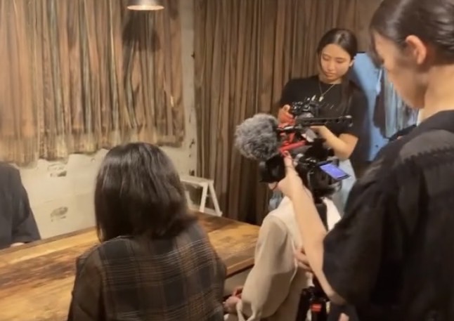 映像ワークショップ📹

舞台出身なので初めは緊張したけど、色々なお芝居にチャレンジできて楽しい!!　
今月はどんな役に出会えるんだろう。楽しみ💞✨✨