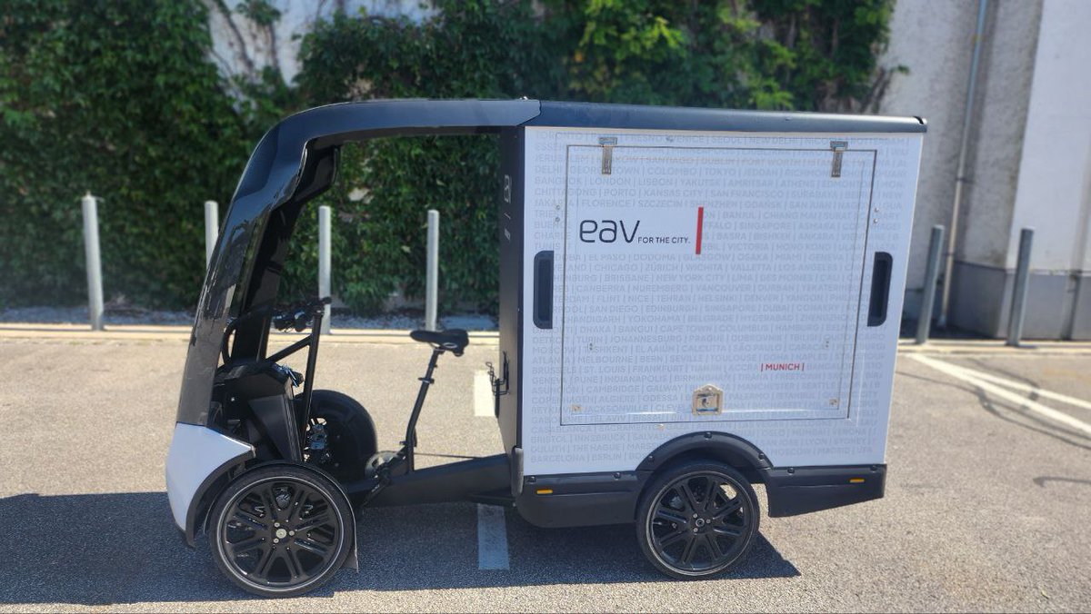 mePrathyush's tweet photo. Introducing @EAVcargo , the champion of the @IAAmobility  Show's first prize!
Hailing from England, EAV boasts an impressive 2000-litre load capacity &amp; a 150-kg payload. It was an enjoyable experience taking it for a spin on the test track, showcasing remarkable maneuverability https://t.co/tKQwkUWBJe