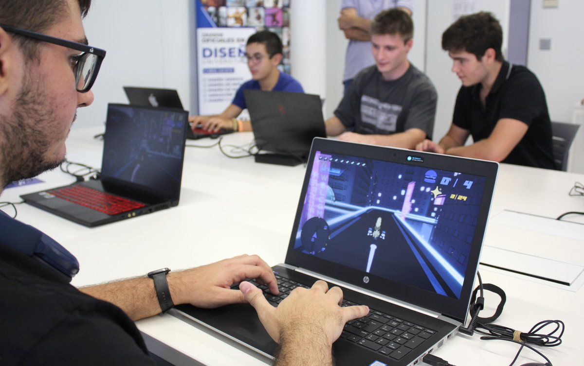Creanavarra's tweet photo. ¡Disfrutando de los videojuegos! Hemos concluido los talleres impartidos en #Civivox. En esta los asistentes testearon videojuegos que se han creado en las aulas de Creanavarra, conocer su desarrollo, las mecánicas... ¡y cómo no! pasar un buen rato jugando @Pamplonacultura https://t.co/VqrNTAqLa1