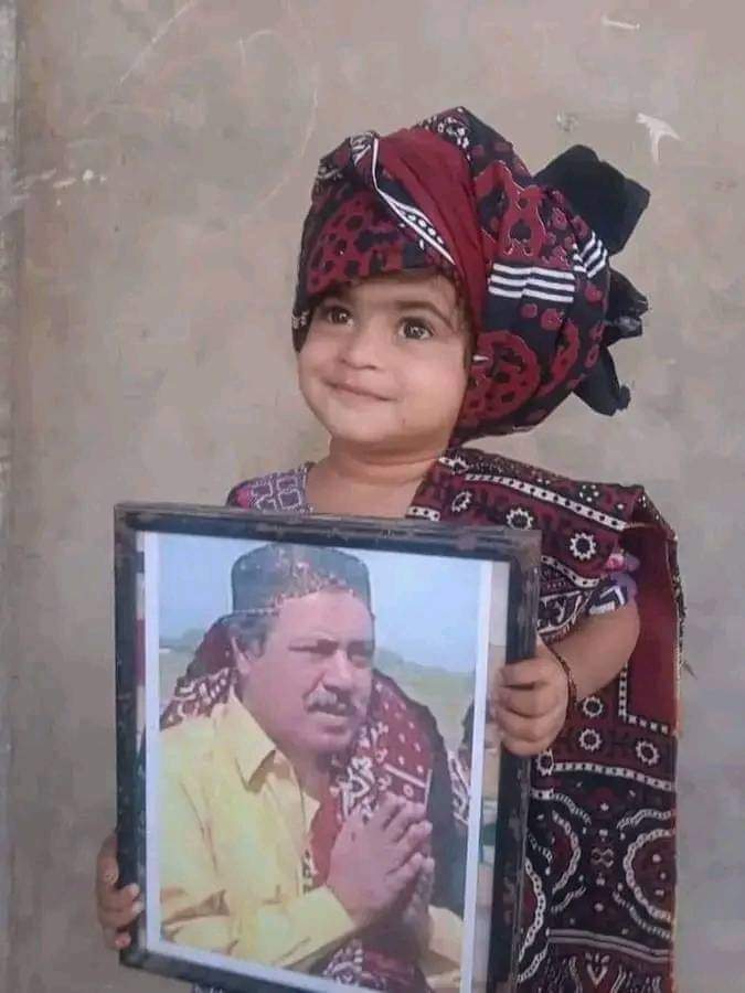 SheeraziSalman1's tweet photo. سنڌ ڄڻندي اچي روز اھڙا ٻچا
کير جھڙا اڇا سون جھڙا سچا
#BashirKhan
#SindhJoWado https://t.co/SAdsURiY3w