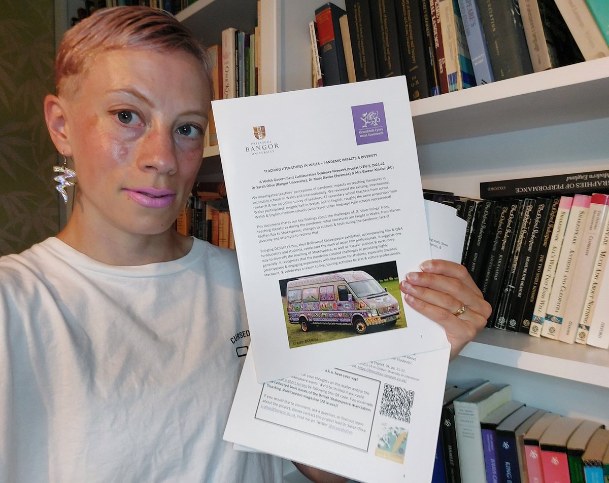 DrSarahOlive's tweet image. Interested in #teachingliterature (Welsh, English, Spanish, French), effects of the pandemic &amp;amp; #CfW, moving to #diversifythecurriculum? Stop me &amp;amp; grab one of these snazzy booklets ft @AddysgBangorEdu research @BERANews conference #BERA2023. Good train home reading! PDF links ⬇️