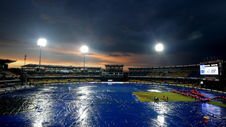ADITYAU140289's tweet photo. OH NO ! NOW JUST I HAVE TWEET THAT IS NOT RAINING BUT 30 MINS NEWS CAME THAT IT IS RAINING HEAVILY #INDvsPAK #rain #AsiaCup2023 https://t.co/DilwpXzbUA