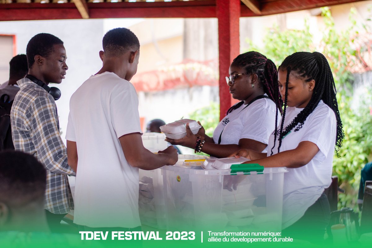 tdevorg's tweet photo. #Throwback sur le TDEV Festival 2023 !
Suite aux panels de cette première journée, le moment de relâchement du déjeuner et Job Dating.
Nos participants ont eu à recharger leurs batteries et échanger avec les intervenants présents.
#TDEVFest23 #TDEVFestival2023 #TDEV #TechEvent https://t.co/BS4jZ2gMMe