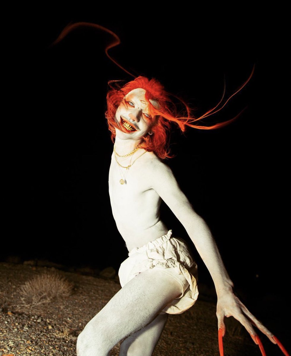 DanielMutton_'s tweet image. This is also how I photograph women