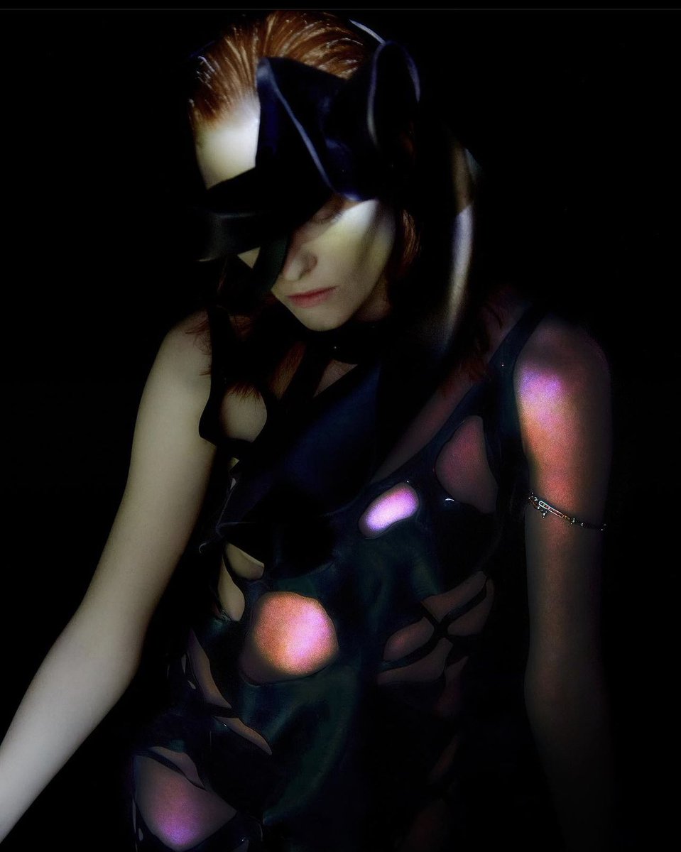 DanielMutton_'s tweet image. This is also how I photograph women