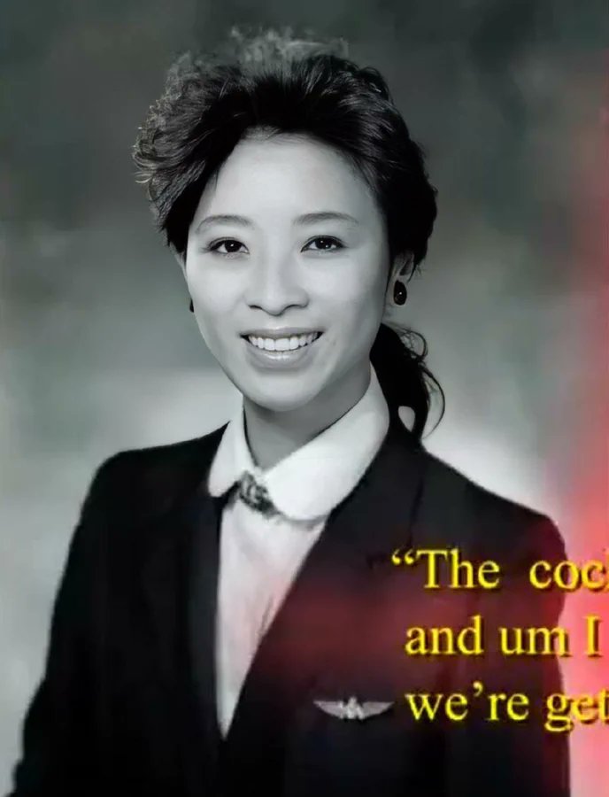她是紧急向地面通报 #911事件 的第一人，向地面报告了5名劫机者的座位号，帮助确认了劫机者身份；直至生命最后时刻，她与地面维持了23分钟的通话，冷静而专业，她就是被称为“美国英雄”的旧金山华裔空姐 #邓月薇。