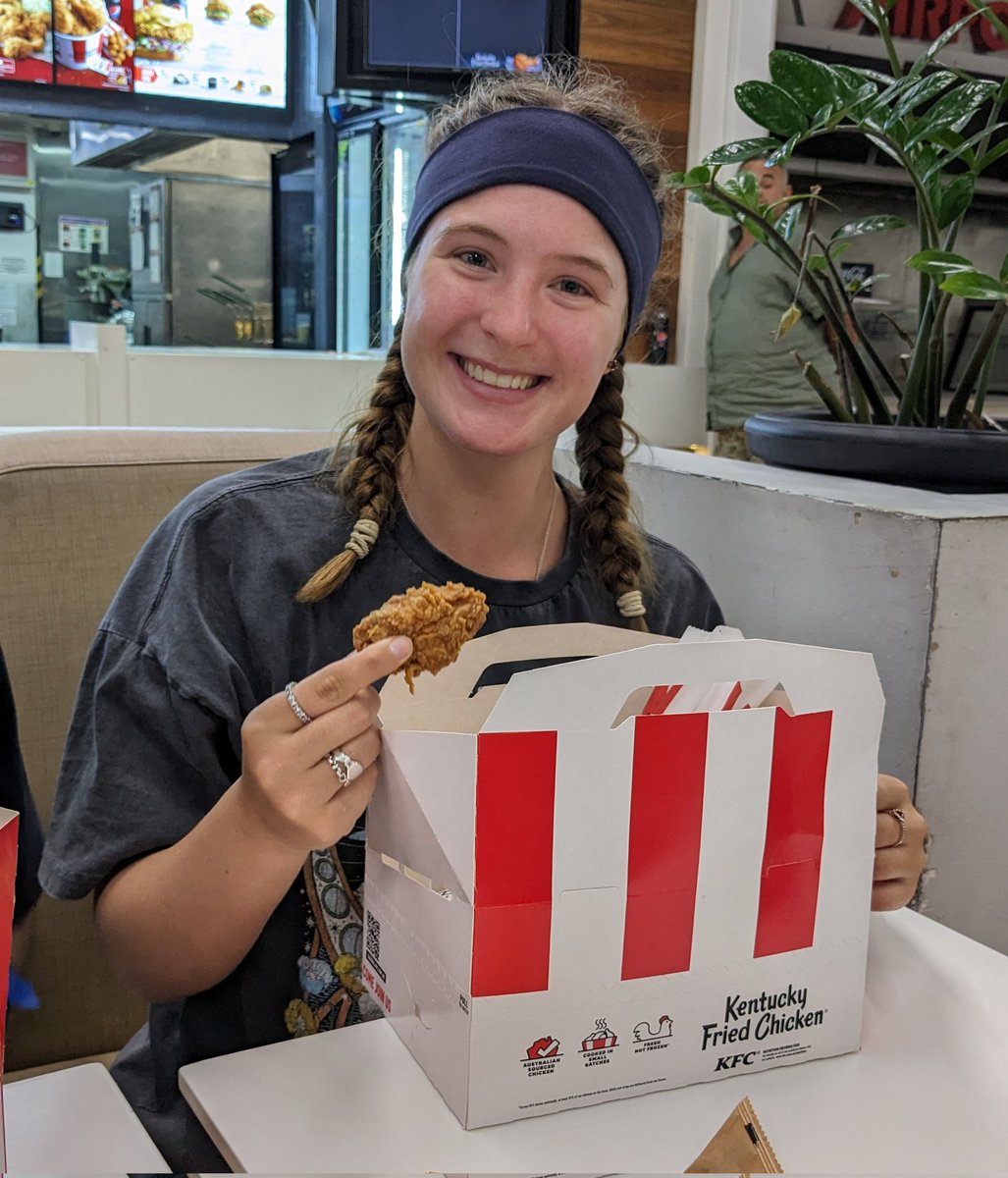 JLCricketer's tweet photo. Back in Australia, straight to KFC, zinger box in hand and VERY happy!

#Australia #KFC #zingerbox https://t.co/zA4nVeyCcu