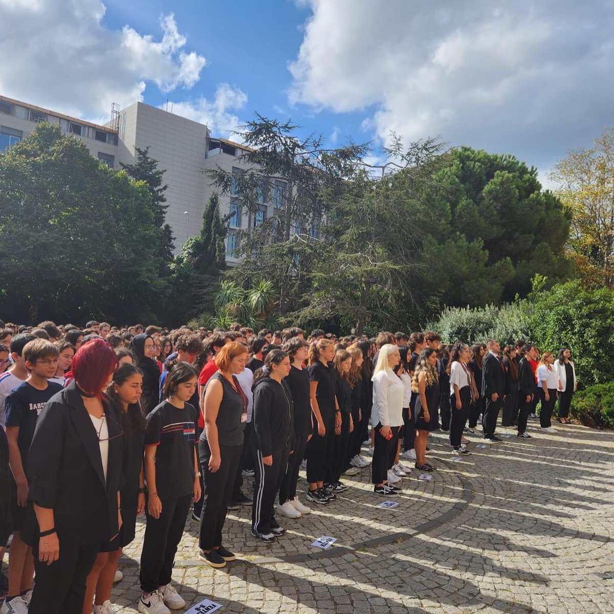 bk_nakkastepe's tweet photo. 2023-2024 Eğitim Öğretim Yılı açılış törenimizi, Eğitimden Sorumlu Genel Müdür Yardımcımız Sn. Özge Aslan ve Edebiyat Bölüm Başkanımız Sn. Tuğba Aktaş’ın da katılımları ile gerçekleştirdik. Tüm öğrencilerimize ve öğretmenlerimize başarılı bir sene diliyoruz. 🙏🏻♥️💙 @bahcesehirk12 https://t.co/OUpmuTokX0
