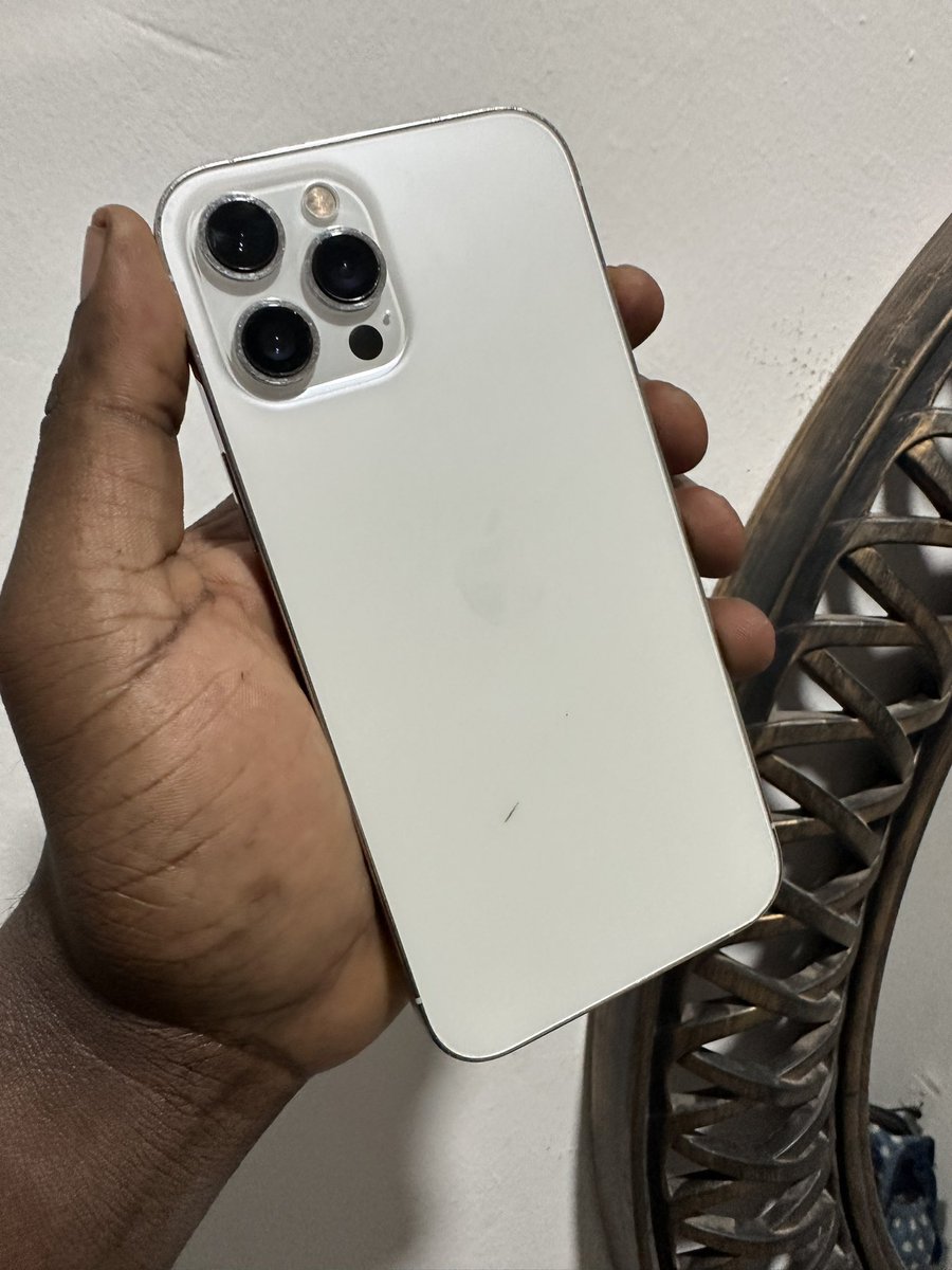 thedispenser_'s tweet image. Giving this iphone 12 pro to anyone who hasn’t used an iPhone before. 🫶🏾

Quote this tweet and get zero engagements in 24 hours to get it.