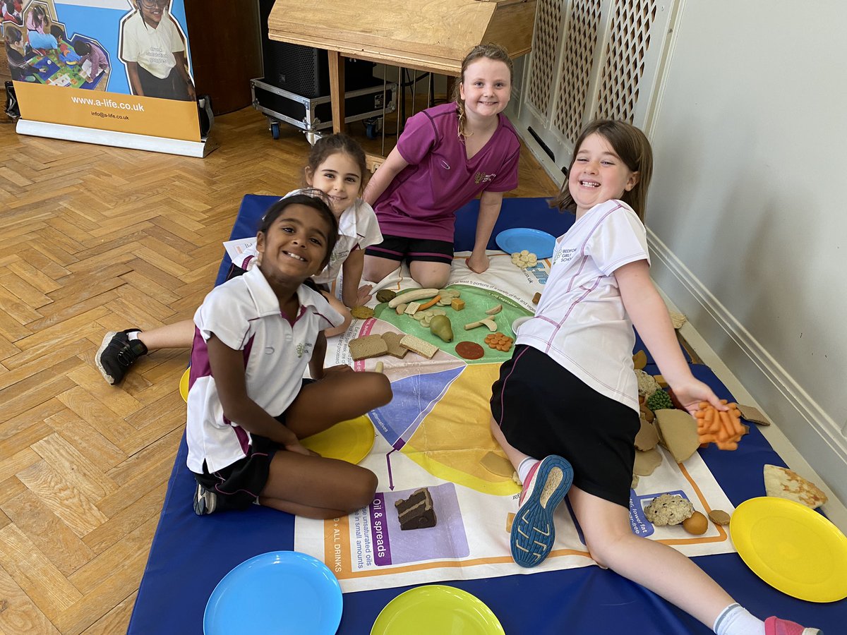 BGS_JuniorSch's tweet photo. The Assembly Hall in the Senior School is buzzing with excitement and curiosity as Yr4 welcome Peter Adams from @A_lifeltd !#bgsyr4 #activelearning #teamwork #pyp #HealthyLiving #wellbeingforlife https://t.co/j6kW4HERkd