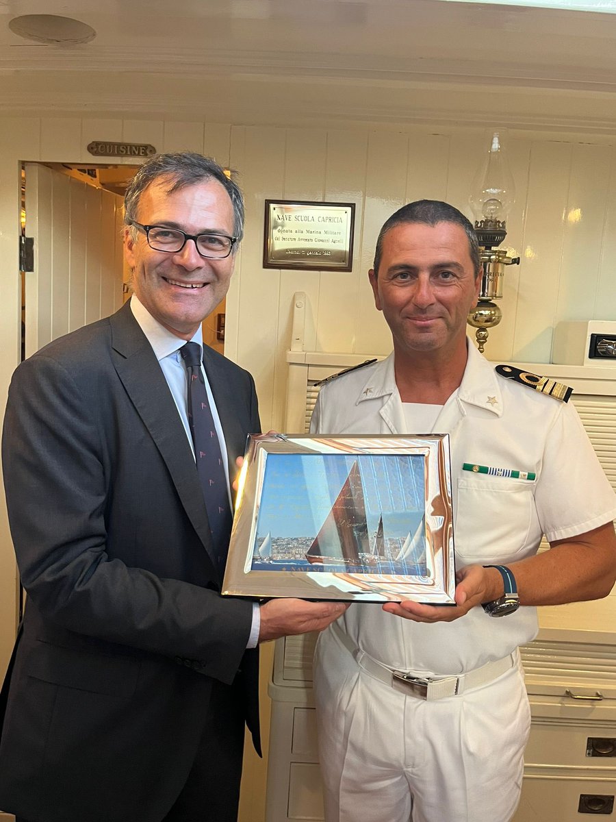 ItalyinTunisia's tweet photo. Prima del rientro in 🇮🇹, Nave scuola Capricia fa tappa in Tunisia dopo Grecia, Egitto e Malta.

L’Amb Saggio e l’Addetto alla Difesa Cusimano accolti a bordo dal Comandante Capitano di Fregata Marco Biasco e dagli allievi dell’Accademia di Livorno.

Buon vento! https://t.co/RhxBD9rQ1p