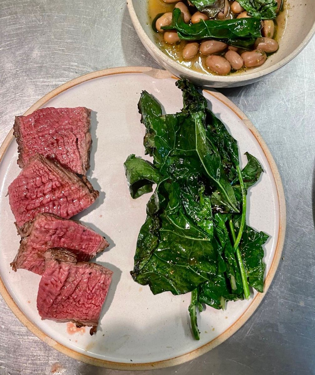 Take a look at these beautiful flat iron steaks made by @ombrabar. 

We have 2 more Ex dairies coming in this week. So if you want to get yourself a beautiful steak like this, get in touch! 📩📲

#macduff #beef #steak #exdairycow #macduff1890 #qualitybeef