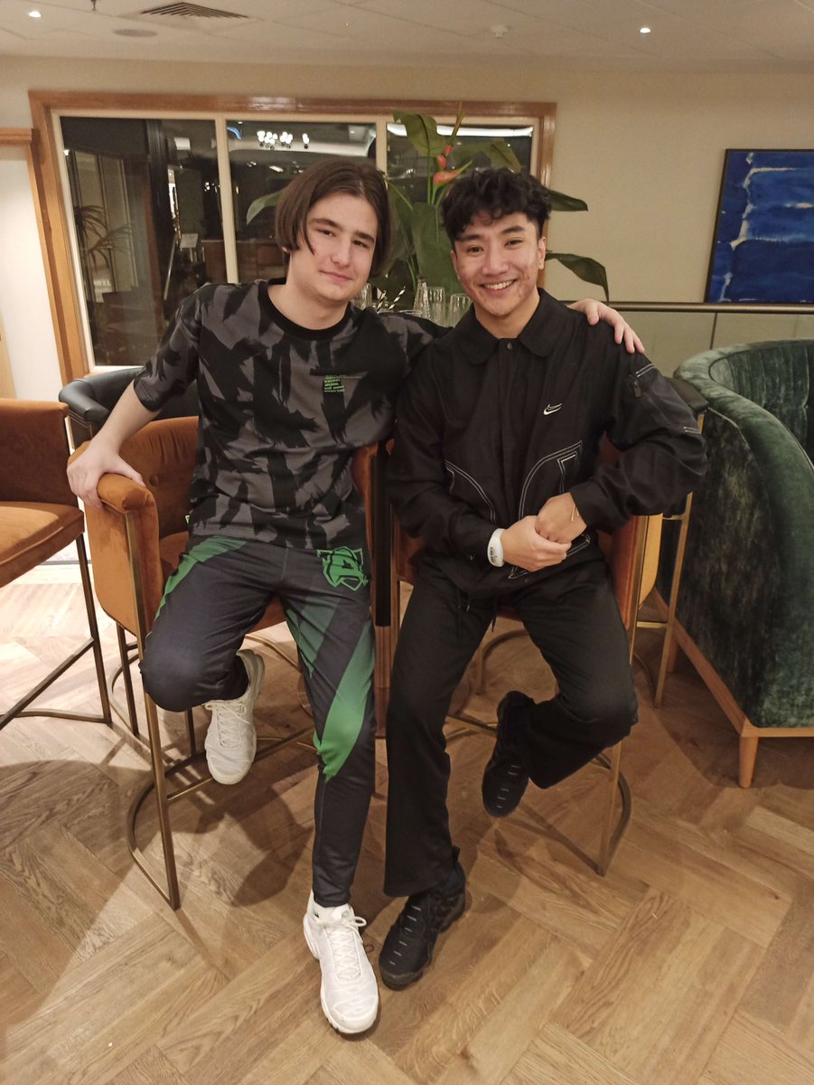 The best controller player in the world (bald)
