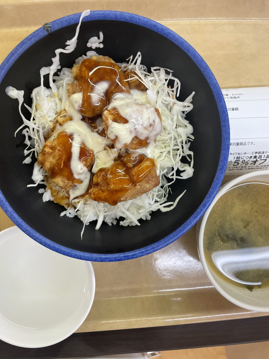 chibarou's tweet photo. 唐揚げちっちゃすぎ詐欺やないんかい https://t.co/oGGD0Nugp2