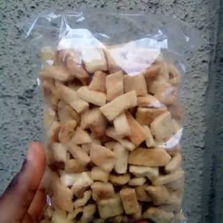 VALUE ADDITION TO CASSAVA TUBERS
I Bo. Patrick Maboshe through Pama Foods today the 10thSeptember, 2023 delivered my first 150 snacks made from cassava flour which is packaged into 25g size to a named primary and secondary school in Mongu district of Western province Zambia.