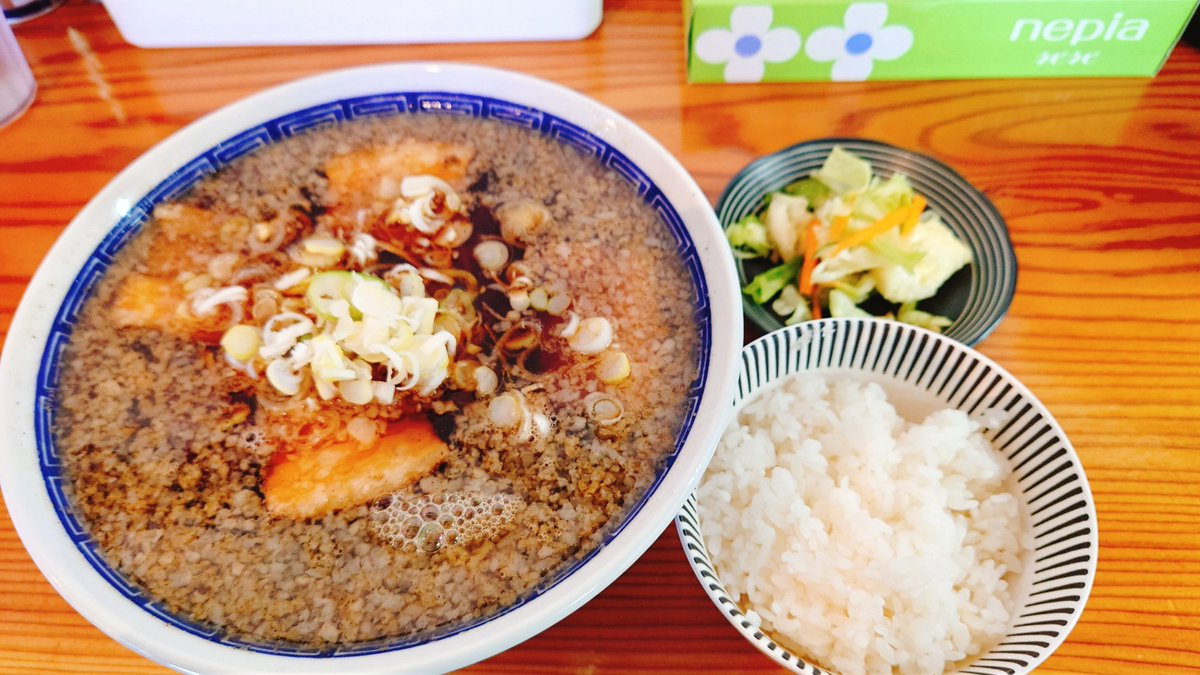 matagi5151's tweet photo. ２軒目🥢🍜

『麺屋   辰』
◯ 醤油ラーメン   大
◯ 小 ライス

硬め☝
濃いめの…濃いめでオーダー📢
カエシの香りがたまらない🐽💕

本日も御馳走様でした😋🙏

最近の🏍💨ツーリングの時は、
ずっと🎵ドリカム聴いています
🥹✌✨

#喜多方ラーメン
#麺屋辰
#麺活
#ドリカム https://t.co/VQXaRRgUaH