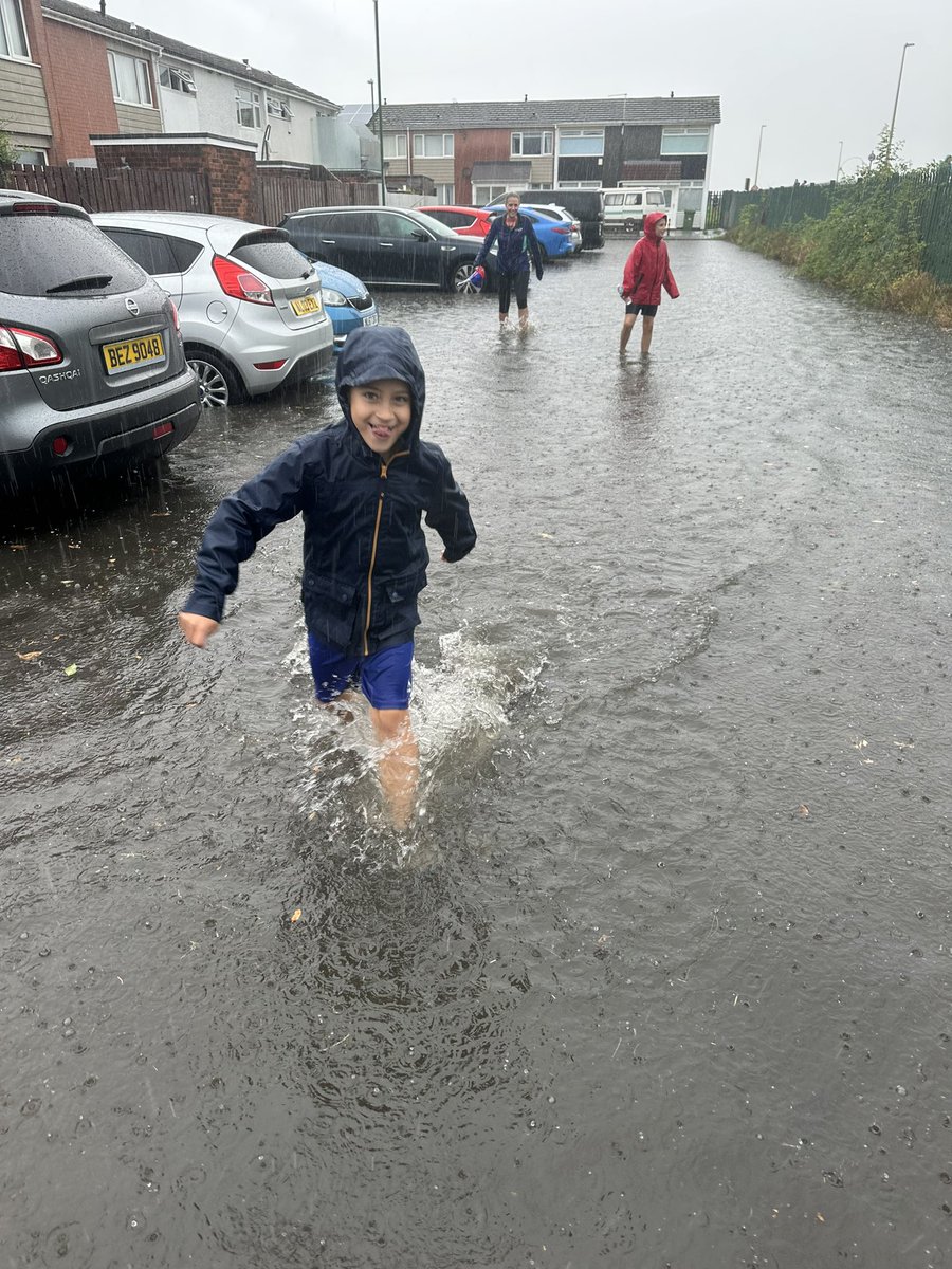 Tim_Gi11's tweet image. Well done @emmagillhead! Amazing effort, so proud of you. The biblical level storm after this photo was epic too 😂