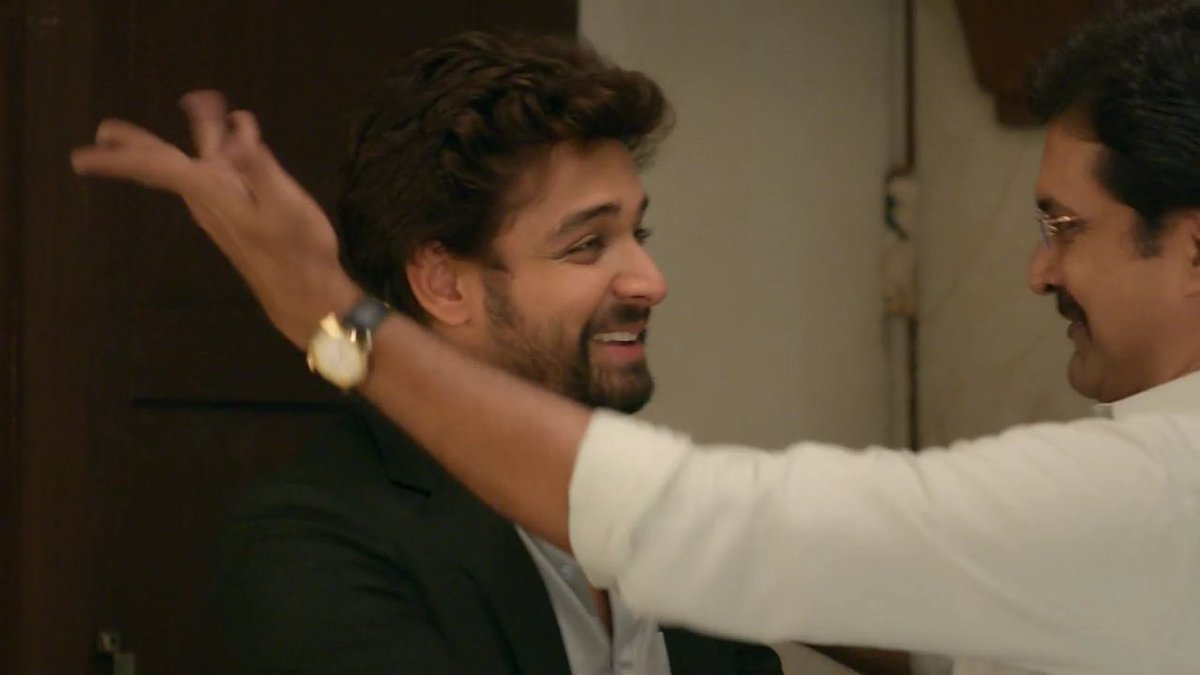 BarsaygaSaavan's tweet photo. Here's my favourite series of photos feat. Harsh as a first time dad. From utter disbelief to tearing up in joy to gazing lovingly at his new born son, this is the happiest we have seen Harsh on the show. One of my most favourite episodes and one of Samarth's best performances. #Maitree #SamarthJurel