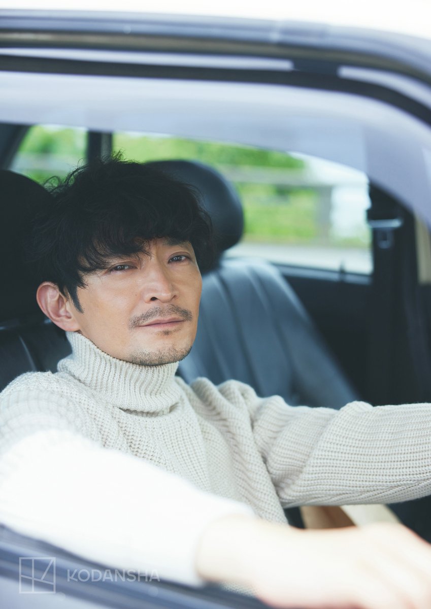 津田健次郎、9年ぶり写真集発売 52歳の色気爆発「体温が伝わるような一