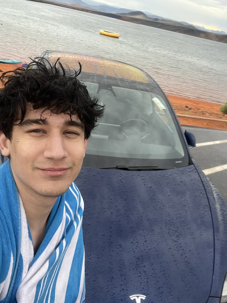 tonylovelockss's tweet photo. Lake day https://t.co/fFRoC9IHtN