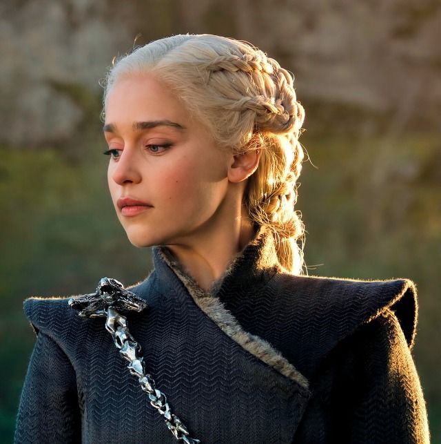 jjmileo's tweet photo. good morning to rhaenyra and daenerys targaryen, the only rightful queens of the seven kingdoms. https://t.co/PN7kEdTOSF