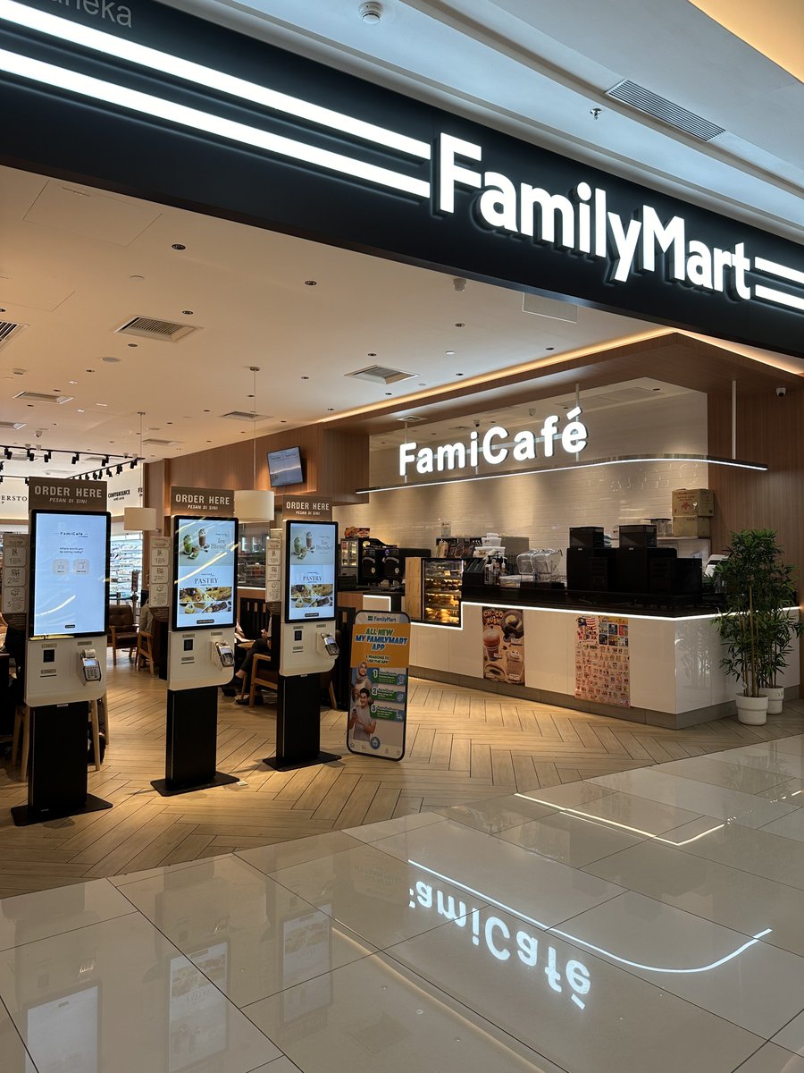 ohtweet's tweet photo. FamilyMart layan diri 😍 https://t.co/XavZqwLXR5