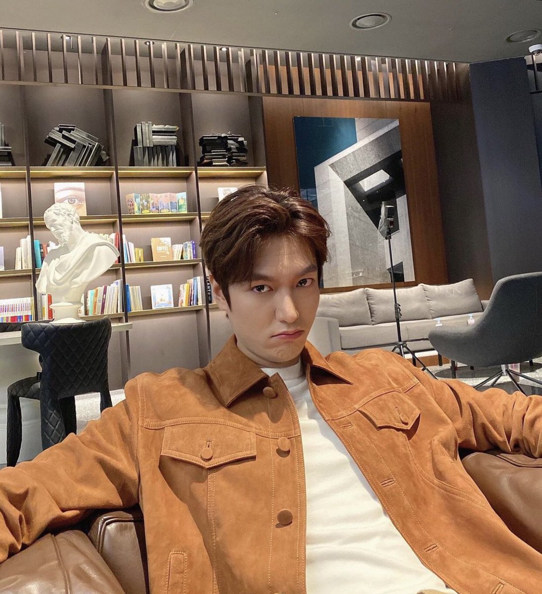 AmNohbdy's tweet photo. My exact mood when I wake up to yet another day without a post from you! @ActorLeeMinHo for the sake of our sanity and overall mental health would you please show yourself? Yes? Oppa needs to come to calm us down! Love M https://t.co/c3CiCnWXb9