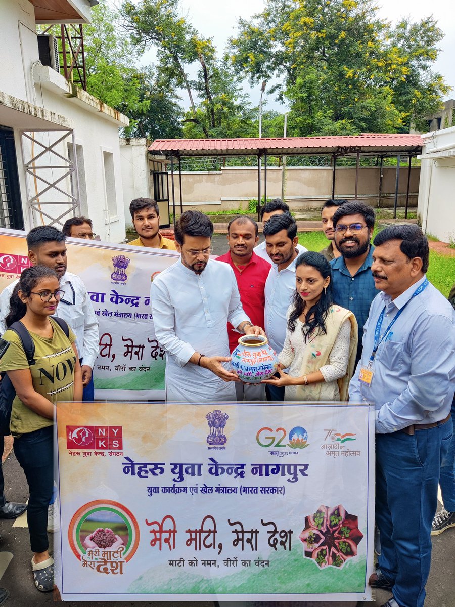 NagpurNyk's tweet photo. Had an excellent meeting today with Honorable Minister of Youth Affairs and Sports, GOi Shri @ianuragthakur Ji! We extended a warm welcome and discussed the #MeriMatiMeraDesh program. Together, we took a pledge to empower our nation! 🙌🏞️  @nyksindia  @NYKS_maha_Goa  @InfoNagpur https://t.co/usikIimq6T