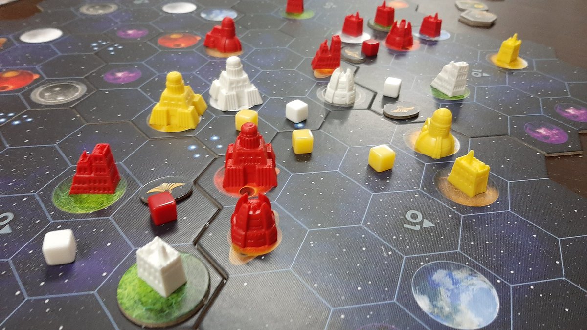 ErikTwice_ES's tweet image. El otro día jugué a #GaiaProject y ¡conseguí ganar!

Me hace tilín este juego, por mucho que sea una ensalada de puntos. Me recuerda a las  "guías de estrategia paso a paso" de algunos videojuegos.