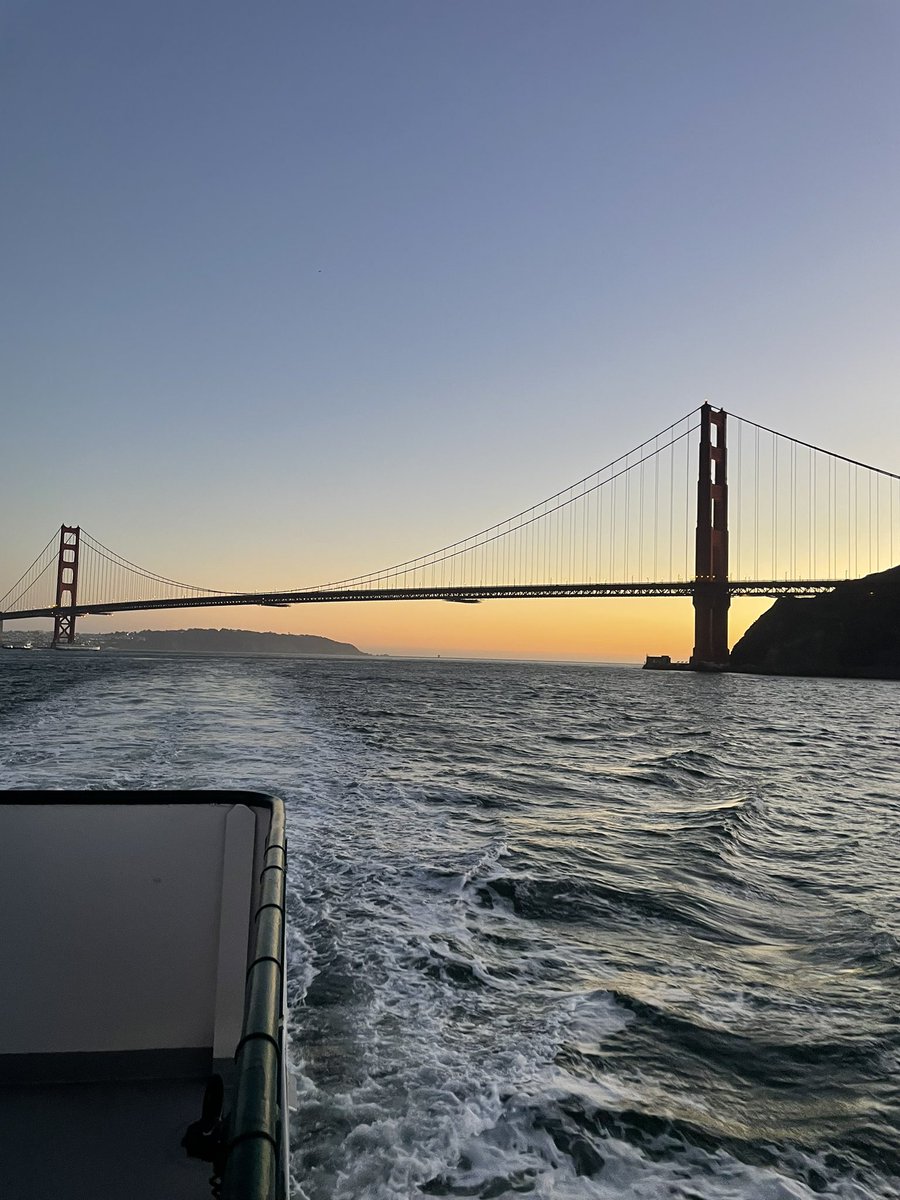 Sunset Cruise 9/10/2023 😍 
Only 9 cruises left this season! Get out and enjoy these amazing Sunsets before our season ends. Get your tickets from our website. 😊 #sunsetcruise #goldengatebridge #sausalito #tiburon #sanfrancisco #angelisland #picniconthebay