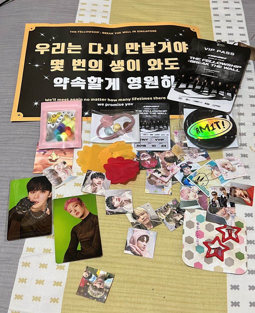 Kurenaryuu's tweet photo. Baru sempet bongkaran hasil #Break_The_Wall_in_SG 
Makasih banget buat @beaniebeet yang udah bantuin cariin freebies di sana 😘 https://t.co/t4tbfL7TFc