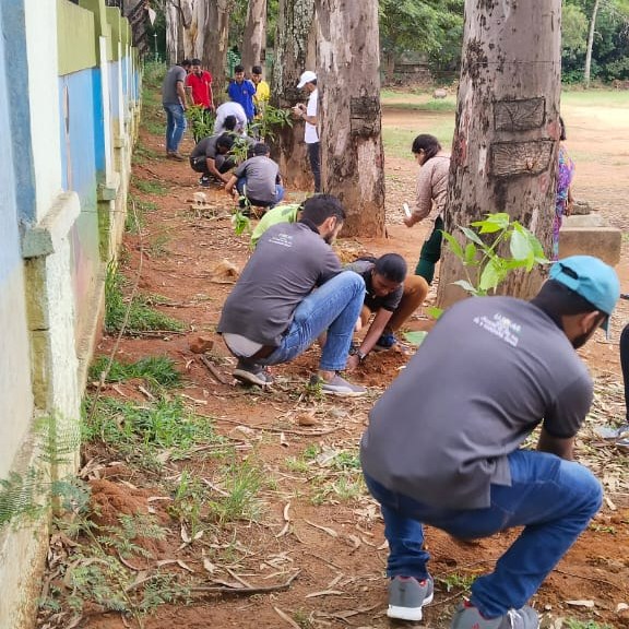 Earth Day Network-India thanks @USolar_Energy for their commitment to our #CanopyProject at this plantation drive in Bengaluru where their staff and volunteers planted #trees4Earth.

 #EarthDayEveryDay #ClimateChange