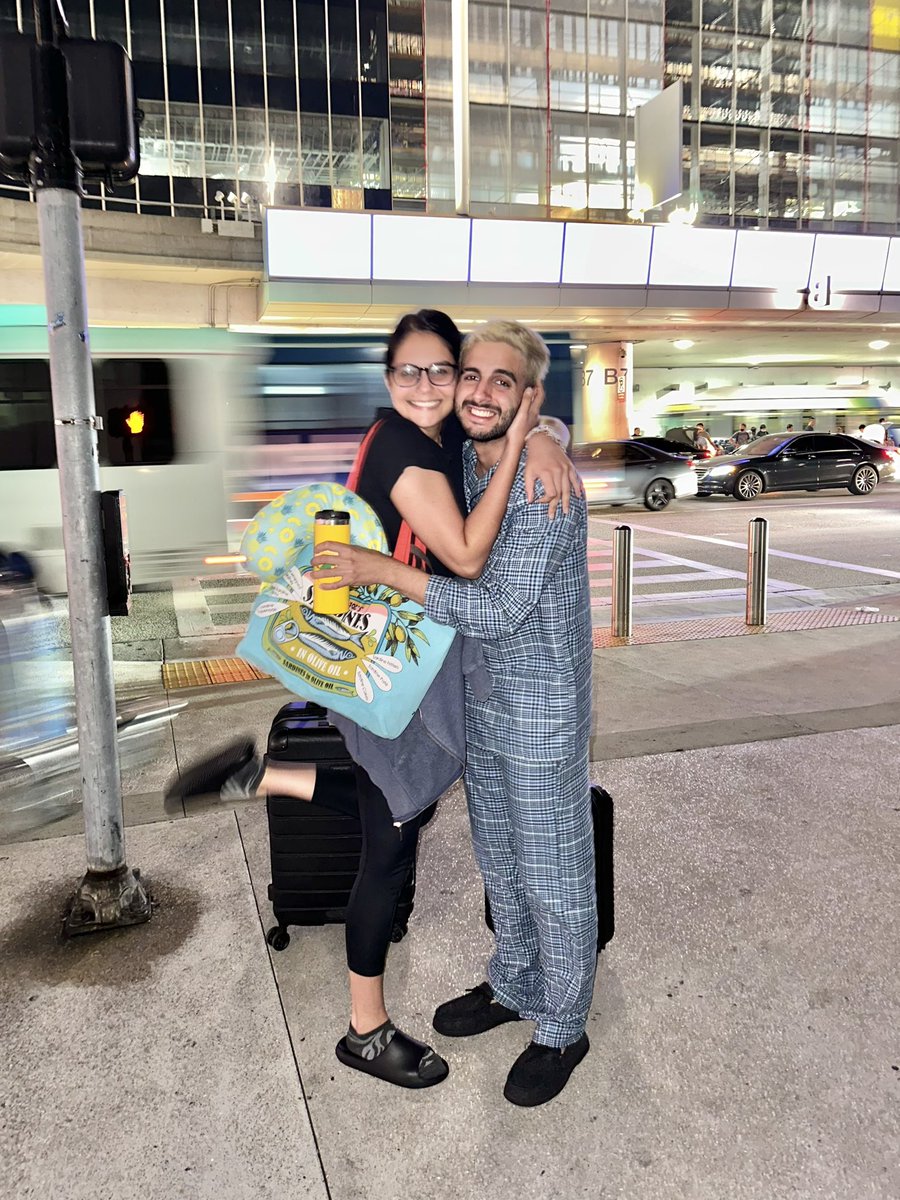 fernandobroce2's tweet photo. Volví a vivir con mi hermana por 25 días. Recordé lo bien que me cae esta muchacha❤️ ya te extrañooo https://t.co/ZRUy5T6cuo