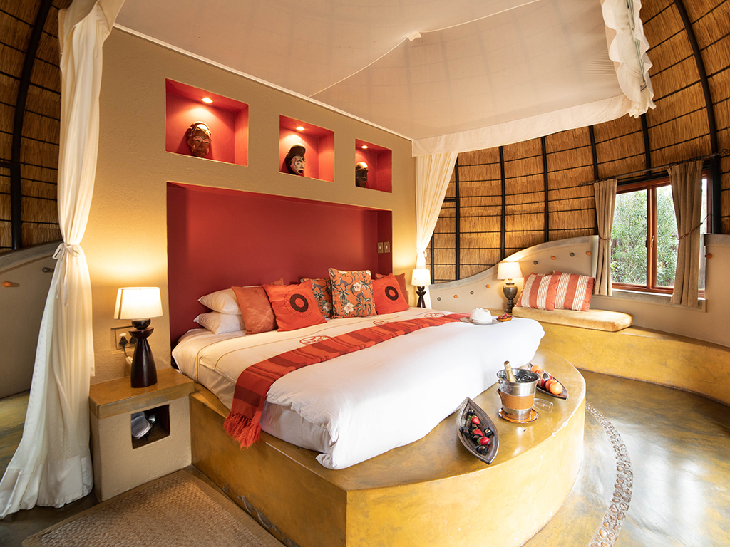 Letsgetlost_SA's tweet photo. #TravelPICKME #KZN 
2-Night-Stay at Hoyo Hoyo Safari Lodge
PRICE: R10819 pps

INCLUDES:
- Accommodation
- 3 Meals daily
- Selected beverages 
- 2 Safaris daily
- Travel Voucher worth R300

Valid for travel until 30 Nov 2023

Full package info: https://t.co/DGRkQFKZEb https://t.co/I1cQIRxYO6