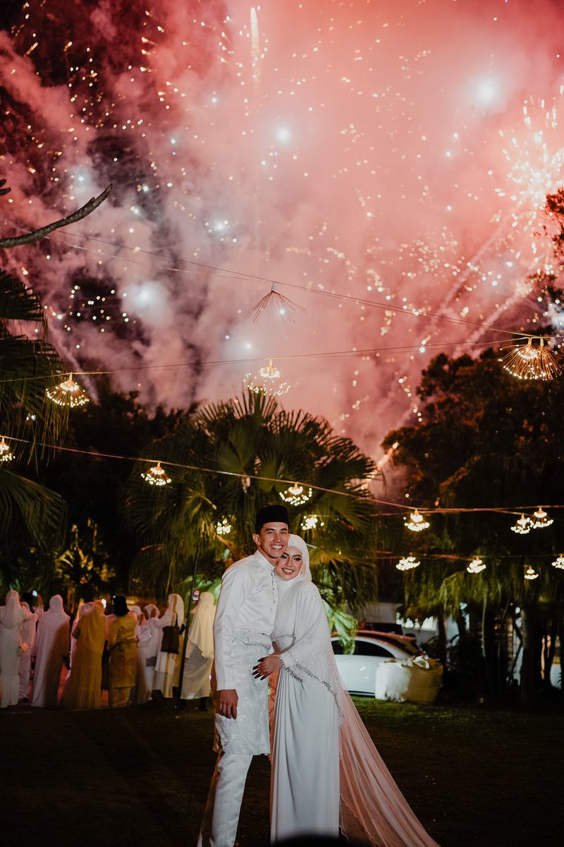DahliaRizal's tweet photo. Ayah: no bunga api kot on nikah
Me: um nak jugak pls

The result : https://t.co/phXPyTVSvS