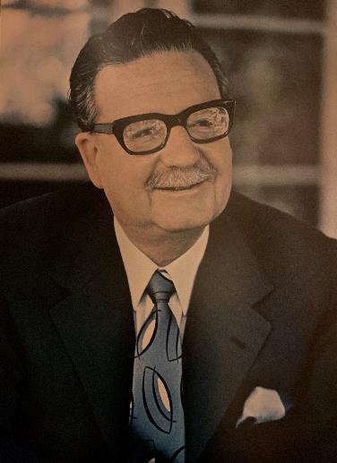 Il y a 50 ans, un coup d’État entraînait le Chili et sa démocratie dans les années les plus sombres de son histoire.

Paris rend hommage aux milliers de victimes de cette répression, ainsi qu'à la mémoire de Salvador Allende, grand humaniste qui a tant inspiré la gauche.