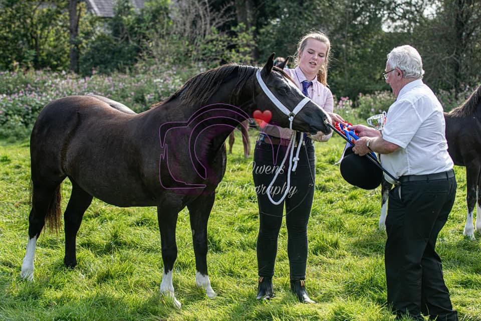 Diolch i S Owens Photography am y llunie gwych yma.