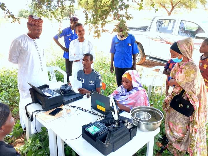 LeBergerInfo's tweet photo. Le Maire de la ville d'Ati a visité ce matin 09 septembre 2023 les centres de recensement dans la commune.

Le Maire de la ville d’Ati,  Abakar Moussa Kaïdallah a rendue visite dans le cadre de la révision du fichier électoral, les centres de récemment de la ville d’Ati. https://t.co/2F9aS7Tyva