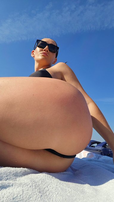 ⛱️ https://t.co/A7h20HI9Gv