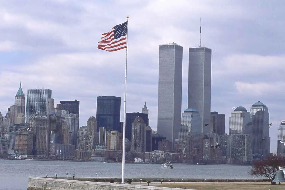 EvaBosco27's tweet photo. 11 Settembre 2001, sono passati ormai ventidue anni da quella tragedia  #11septembre #TwinTowers #Remember #NewYork #MemorialDay #11settembre2001 #pernondimenticare https://t.co/664rb1ee3T