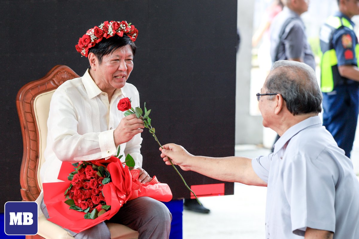 manilabulletin's tweet photo. LOOK: President Ferdinand 'Bongbong' Marcos Jr., First Lady Liza Araneta-Marcos, presidential sons Rep. Sandro and Simon, and Ilocos Norte Gov. Matthew Marcos-Manotoc grace the Natnateng Cook-Off Showdown, showcasing local vegetable dishes and other Ilocano delicacies, at Imelda Marcos Cultural Center in Batac, Ilocos Norte on Monday, Sept. 11.

The event is in part of the 106th birth anniversary commemoration for ex-President Ferdinand Marcos Sr., wherein Marcos Jr., who will be turning 66 on September 14, was also given a birthday treat in advance.

📷: Noel B. Pabalate | MB