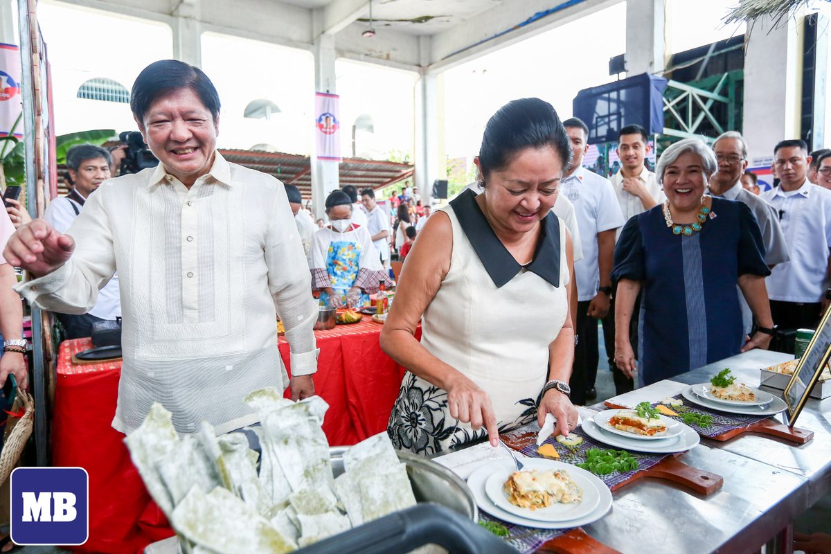manilabulletin's tweet photo. LOOK: President Ferdinand 'Bongbong' Marcos Jr., First Lady Liza Araneta-Marcos, presidential sons Rep. Sandro and Simon, and Ilocos Norte Gov. Matthew Marcos-Manotoc grace the Natnateng Cook-Off Showdown, showcasing local vegetable dishes and other Ilocano delicacies, at Imelda Marcos Cultural Center in Batac, Ilocos Norte on Monday, Sept. 11.

The event is in part of the 106th birth anniversary commemoration for ex-President Ferdinand Marcos Sr., wherein Marcos Jr., who will be turning 66 on September 14, was also given a birthday treat in advance.

📷: Noel B. Pabalate | MB