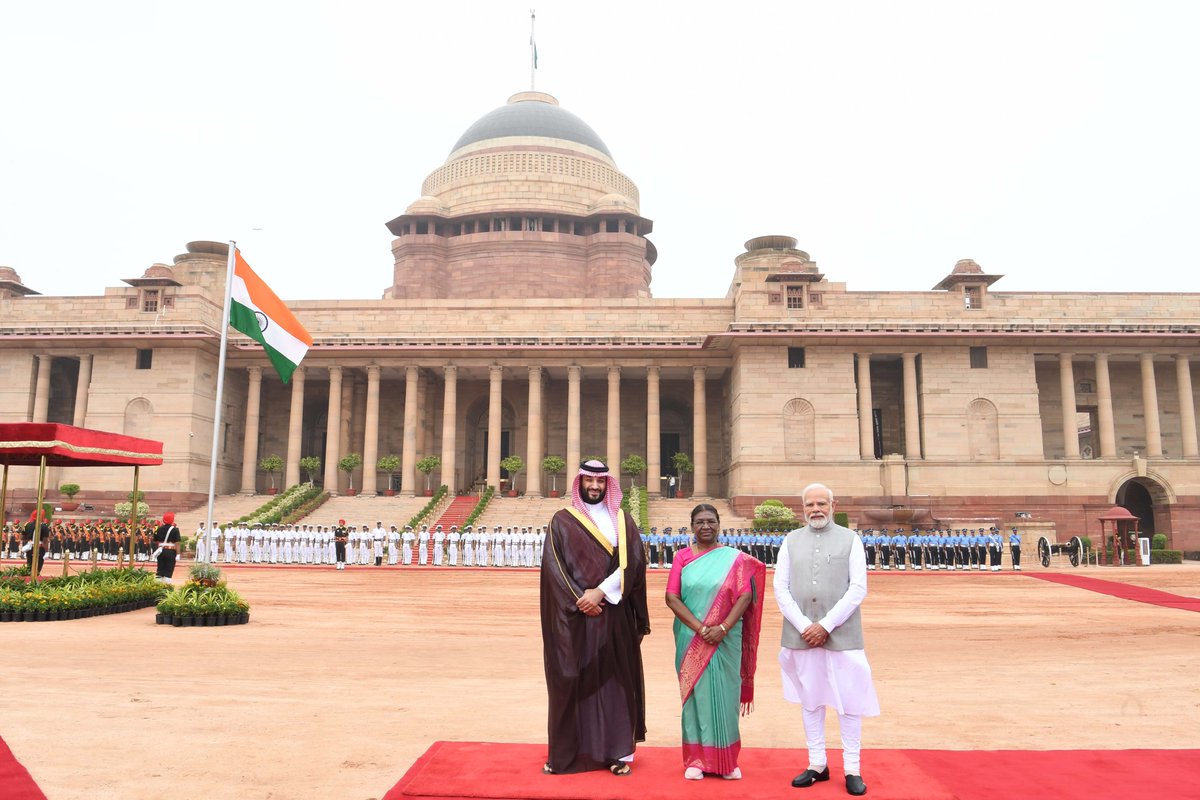 rashtrapatibhvn's tweet photo. President Droupadi Murmu accorded a ceremonial welcome to His Royal Highness Prince Mohammed bin Salman bin Abdulaziz Al Saud, Crown Prince and Prime Minister of the Kingdom of Saudi Arabia at Rashtrapati Bhavan. https://t.co/RAKZOkG4bD
