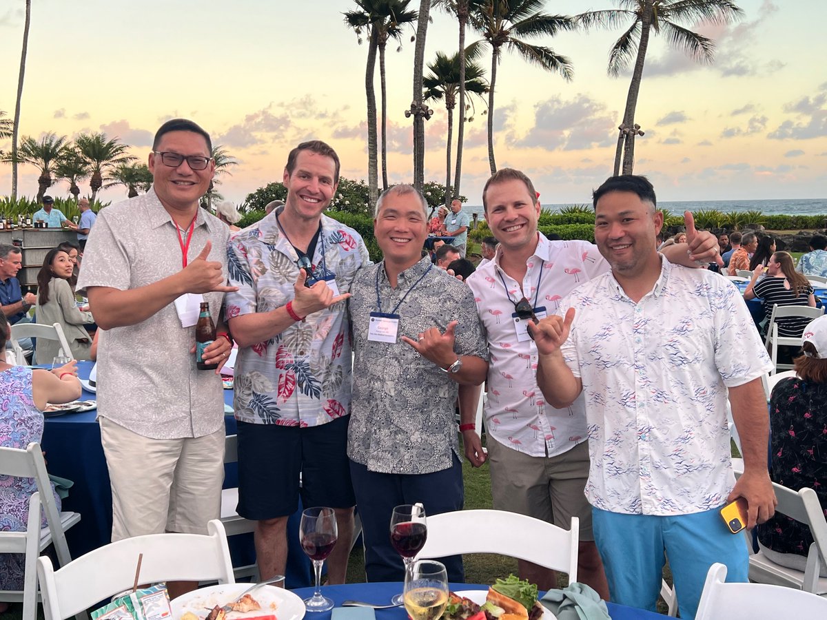 Great catching up with my <a href="/StanfordVasc/">Stanford Vascular</a> Ohana, at <a href="/WestVascular/">Western Vascular Society</a>. Many people missing from this pic. Glad to see my braddhas right here, respect and admire these guys a lot.  (Ignore my rabbit 🐇 face 😂 )