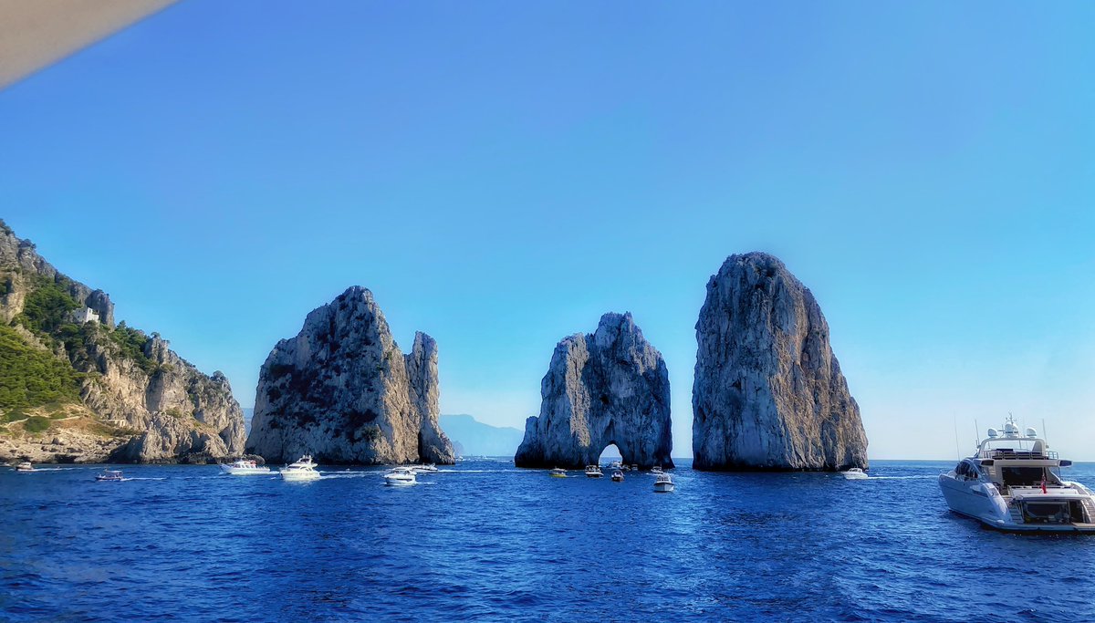 ArcticSwallow's tweet photo. Buen lunes a tod@s desde #iSLaDeCapri https://t.co/jS9Ud3ZxPO