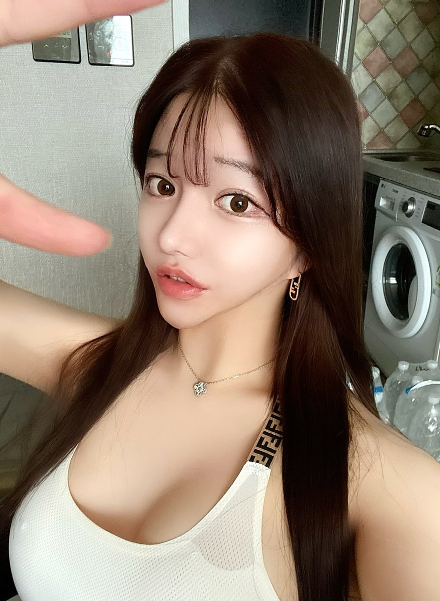 1ovesaering's tweet photo. 오랜만욤 수원역 ㅎㅎ

#트랜스젠더 #트젠 #쉬멜 #쉬메일 #ladyboy #레이디보이 #일탈 #젠더만남 #쉬멜만남 #TG #shemale #수원 #수원역 #조건 #오프 #이태원 #강남 #CD #시디 #섹트 https://t.co/XuB5zCLvmf